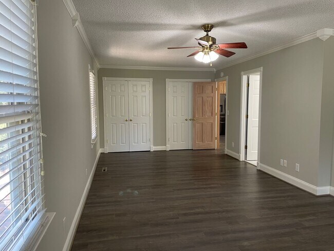 Building Photo - BEAUTIFUL 3 BED, 2 BATH BRICK HOME LOCATED...