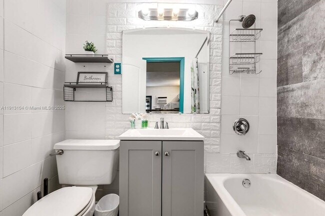 Building Photo - 1629 Johnson St