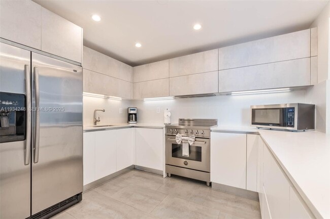 Building Photo - 2301 Collins Ave