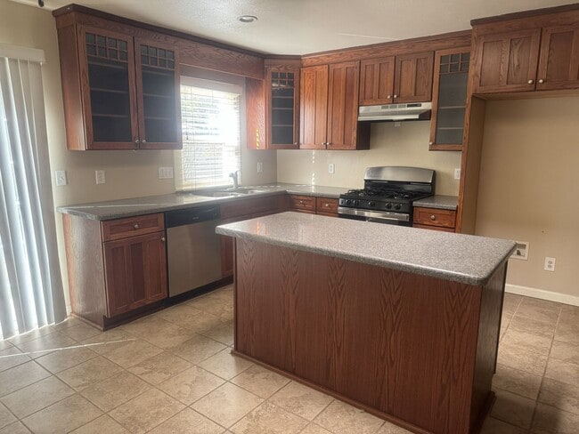 Building Photo - Beautiful upgraded home