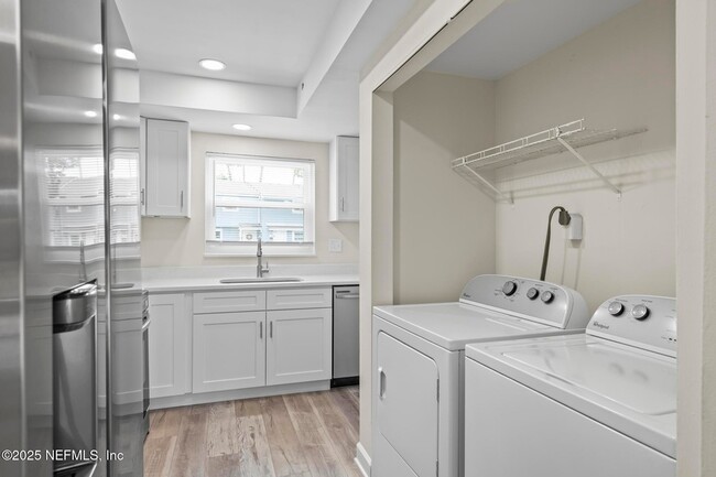 Building Photo - 11359 Bedford Oaks Dr