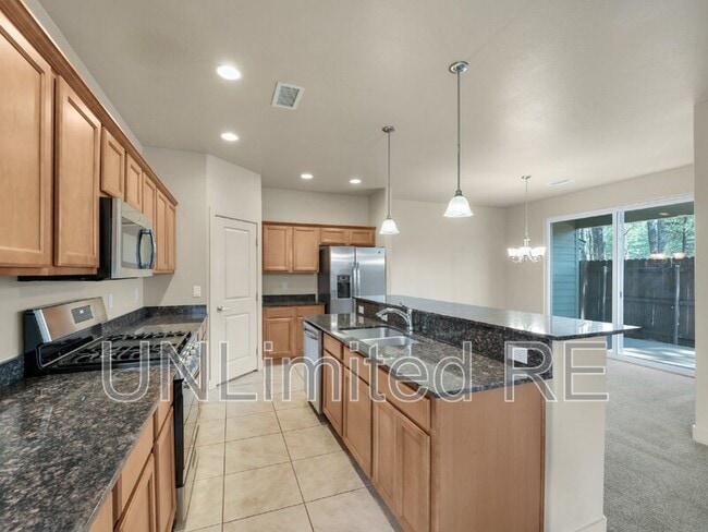 Building Photo - 2539 W Josselyn Dr