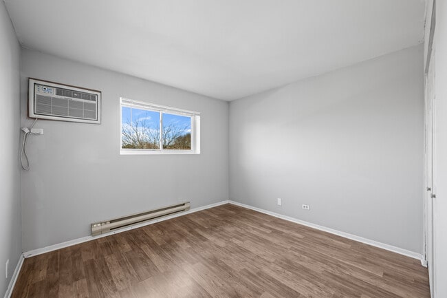 Building Photo - 1324 Geneva Dr