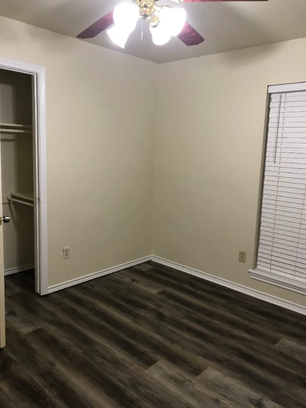 Building Photo - 1217 Oak Dr