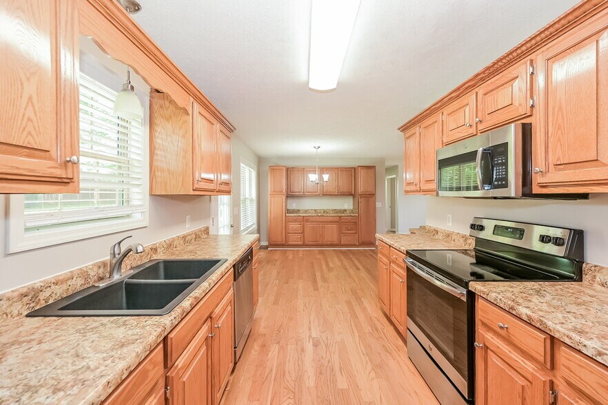 Building Photo - 165 Brookview Cir
