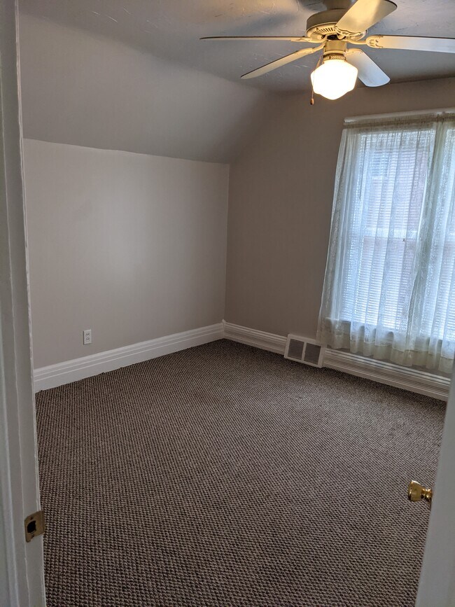 front bedroom - 1313 Mason St