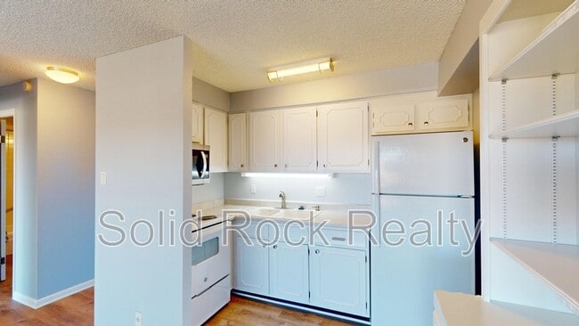 Primary Photo - 411 Lakewood Cir