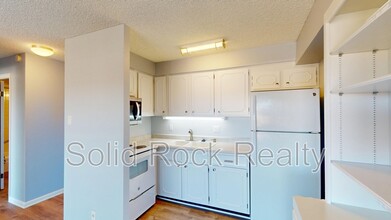Building Photo - 411 Lakewood Cir