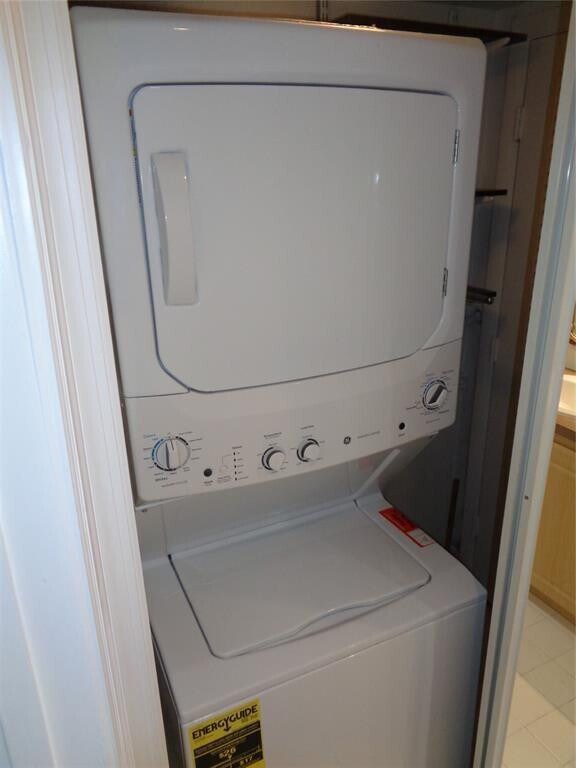 Building Photo - 4200 Crystal Lake Dr