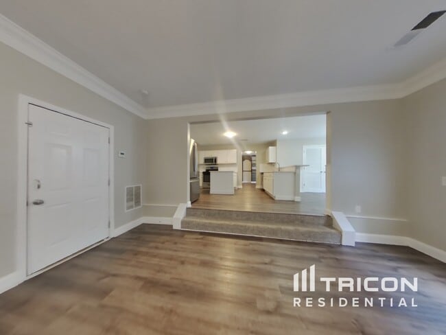 Building Photo - 4550 Talon Way