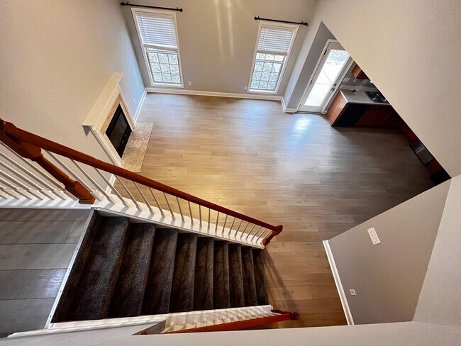 Building Photo - Beautiful 4 Bedroom and 2.5 Bath Home