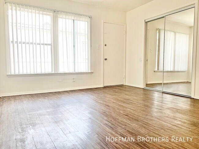 Building Photo - 1212 N Berendo St
