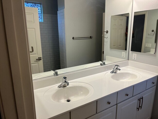 Building Photo - 15728 N 182nd Ln