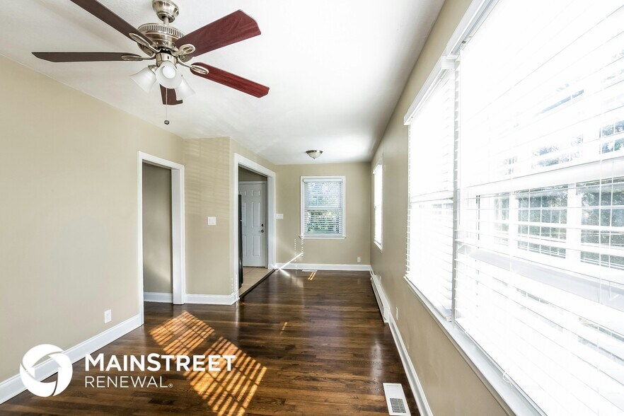 Building Photo - 2520 Columbus Cir