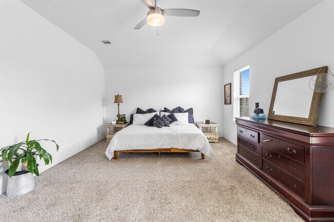 Building Photo - 1008 Llano Trl