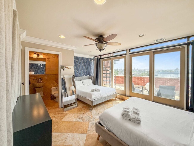 Building Photo - 602 S Front St