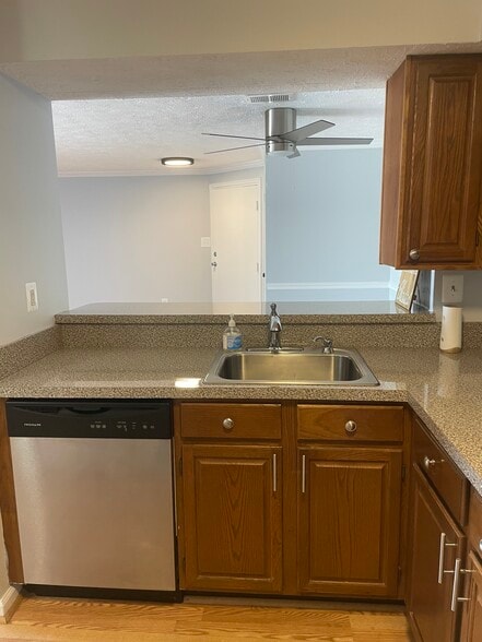 Kitchen - 804 Stratford Way