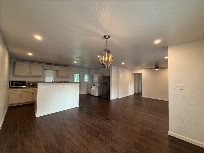 Building Photo - 9433 Rosehaven Dr