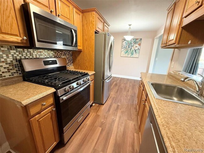 Building Photo - 23647 Stonehenge Blvd