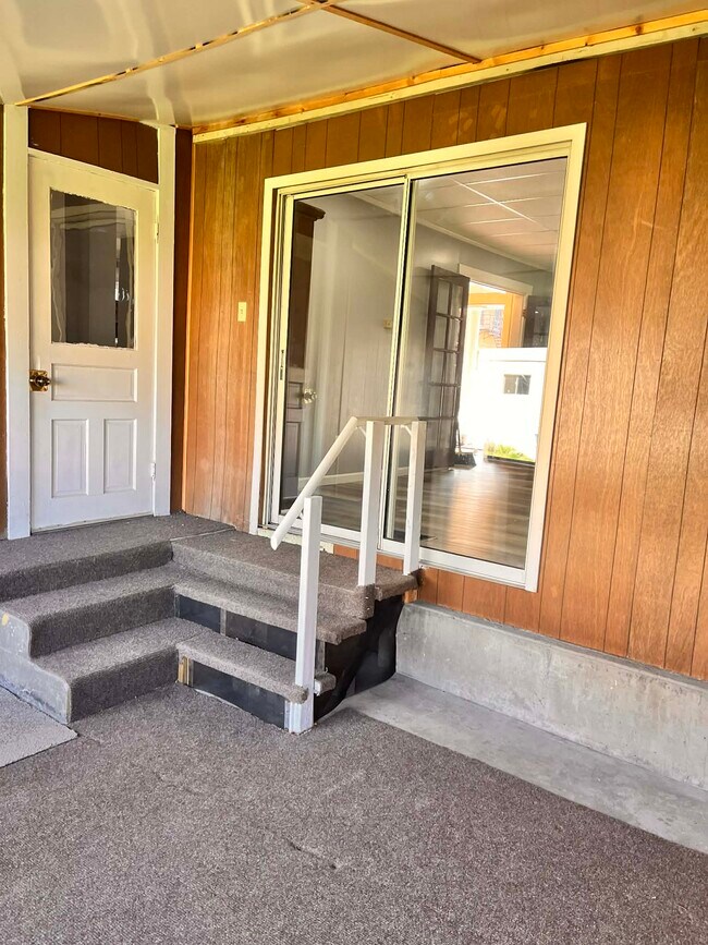 Building Photo - Newcomerstown Quad