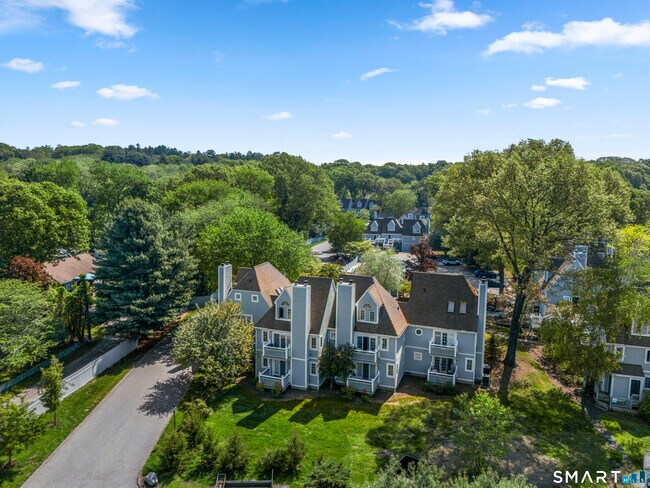 Building Photo - 2124 Old Pond Ln