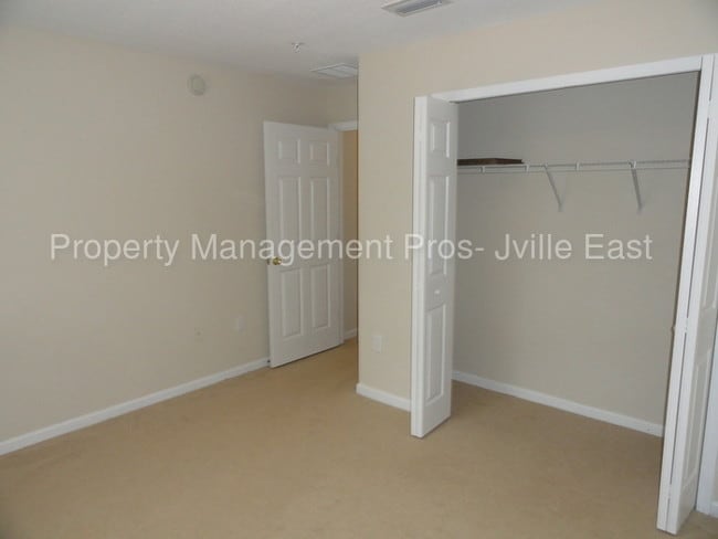 Building Photo - 7067 Deer Lodge Cir