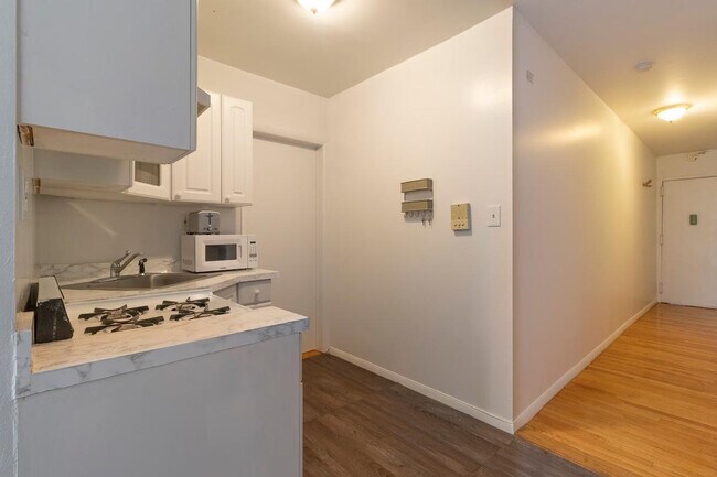 Building Photo - 1819d 2nd Ave