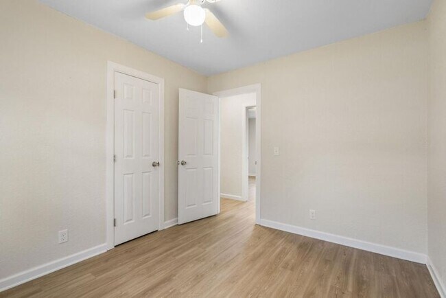 Building Photo - 1671 S Pecan Ave