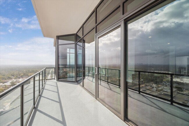 Building Photo - 9757 Katy Fwy