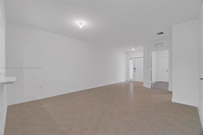 Building Photo - 449 NE 4th Ln