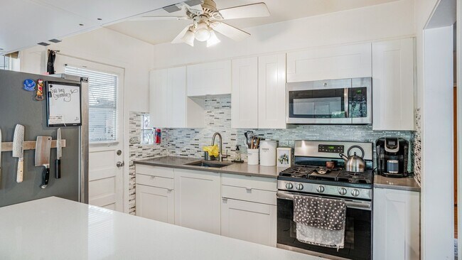 Building Photo - 2337 W Chase Ave