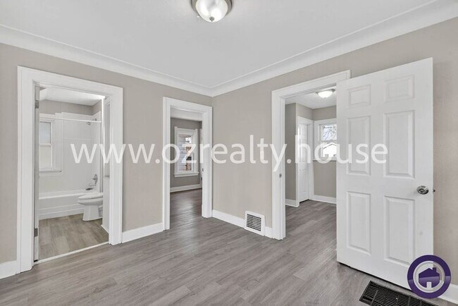 Building Photo - 1840 Marne Ave