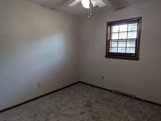 Building Photo - 2513 Lilac Dr
