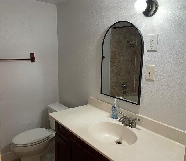 Building Photo - 5506 Gloucester Ln