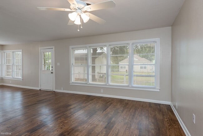 Building Photo - 301 Francis Dr