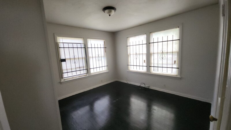 Building Photo - 519 W 23rd St