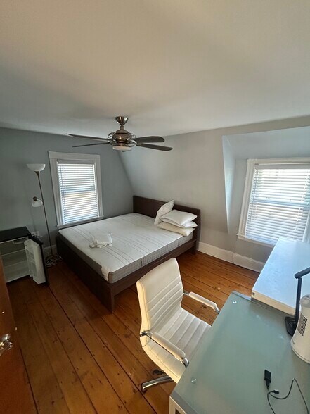 Primary Photo - 49 Thacher St