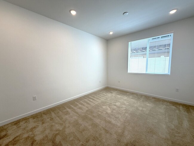 Building Photo - Brand New Construction in River Terrace Development!