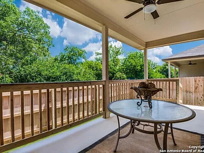 Building Photo - Beautiful Duplex in Seguin!
