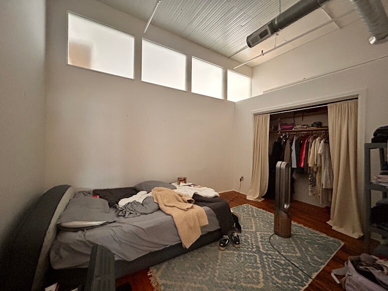 Building Photo - 1800 Central St