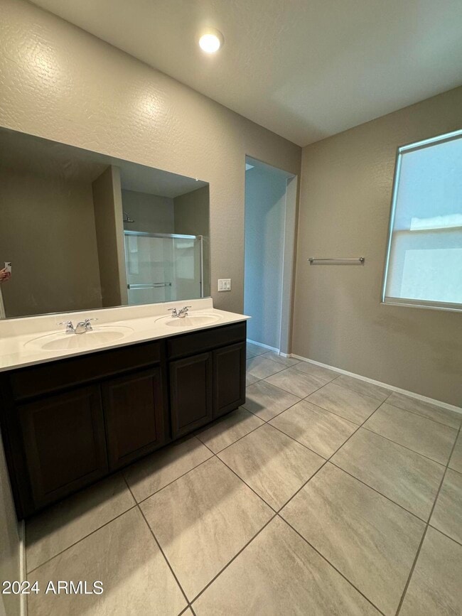 Building Photo - 3415 W Donner Dr