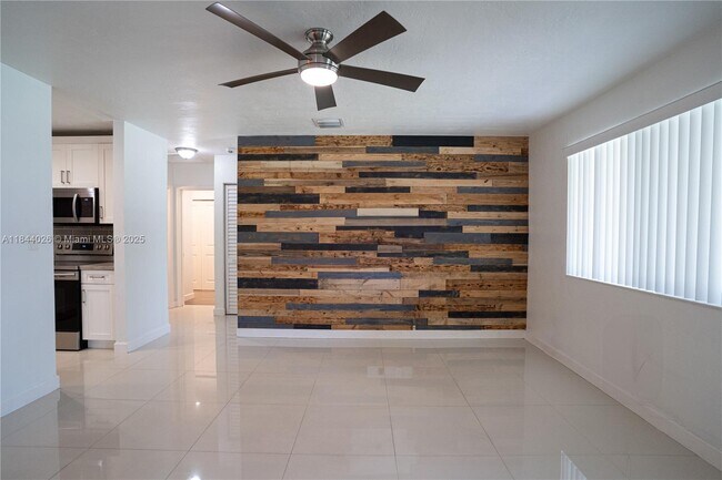 Building Photo - 9841 Dominican Dr