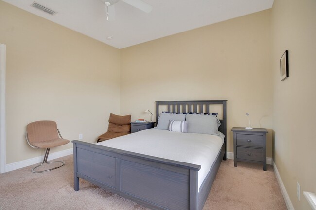 Building Photo - 28 W Esther St