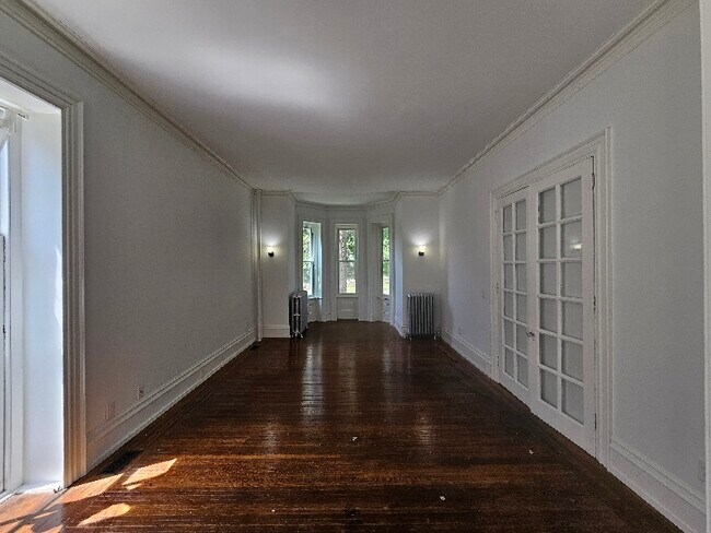 Building Photo - 142 Sumac St