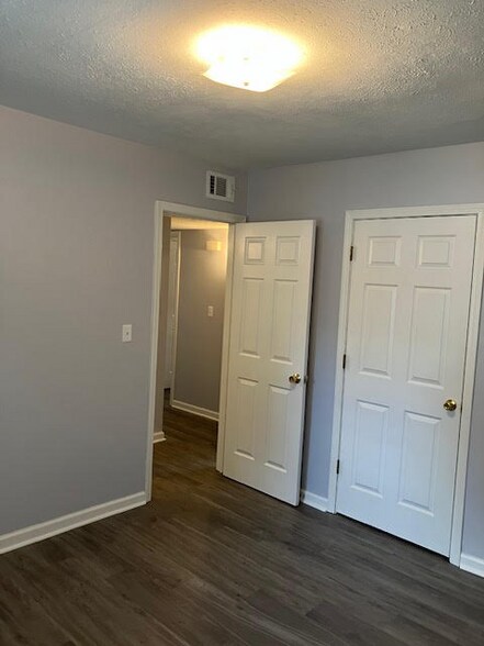 Building Photo - 11015 Lansford Dr