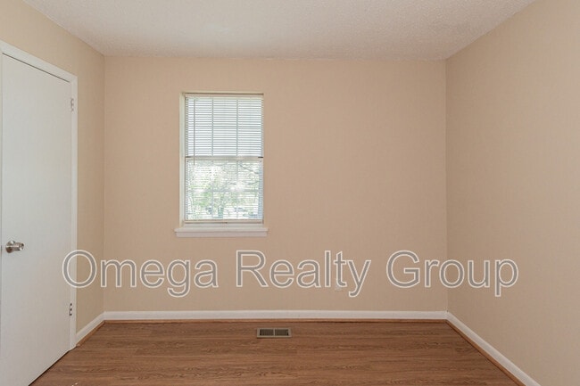 Building Photo - 213 Ashley Dr