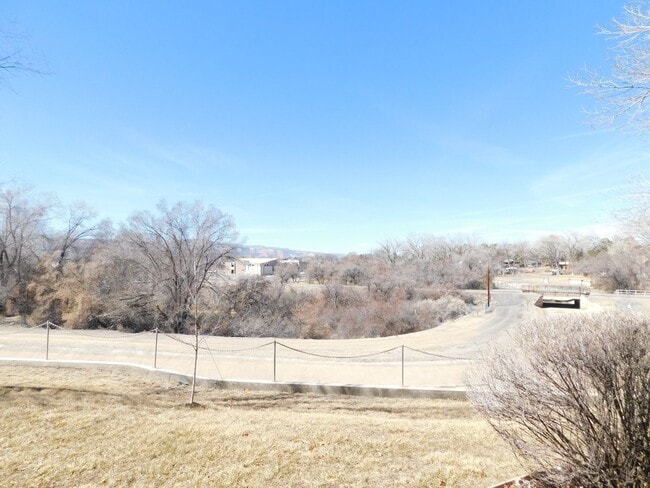 Building Photo - 961 Lakeside Dr