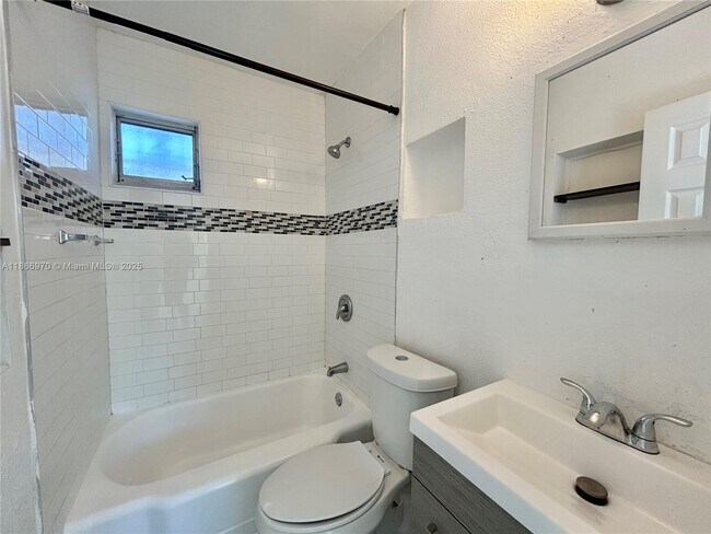 Building Photo - 601 NW 90th St