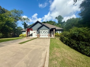Building Photo - Tour Today! 2 bedroom 2 bathroom duplex in Tyler!