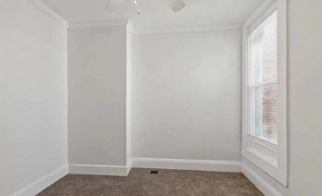 Building Photo - 2582 Edmondson Ave